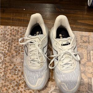 Diadora White Athletic Shoes with Cushioned Sole and Mesh Upper